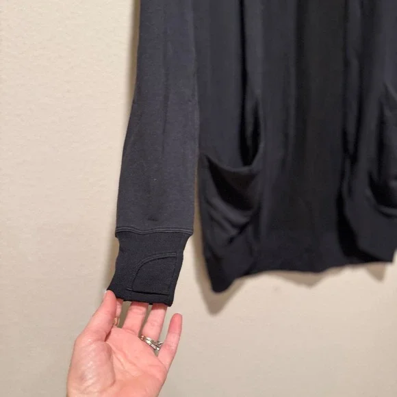 Athleta Girl Black Cardigan Wrap Thumbhole Pockets XXL 16 Girls Womens - Picture 3 of 6